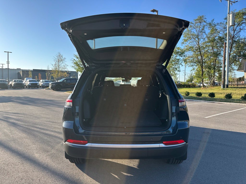 New 2027 Jeep Grand Cherokee Limited w/ Technology Group II RWD image 15