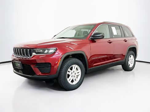 Used 2023 Jeep Grand Cherokee Laredo w/ Luxury Tech Group I AWD/4WD image 3