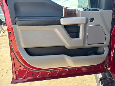 Used 2016 Ford F150 Lariat image 10