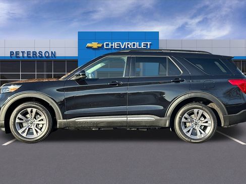 Used 2024 Ford Explorer XLT w/ Equipment Group 202A image 7