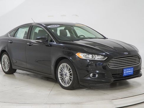 Used 2015 Ford Fusion SE w/ Equipment Group 202A image 12