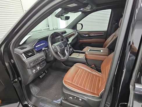 Used 2023 GMC Yukon XL Denali Ultimate AWD/4WD image 11