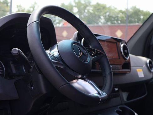 Used 2025 Mercedes-Benz Sprinter 2500 image 20