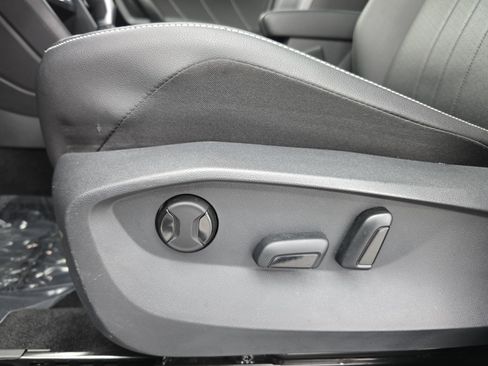 Certified 2023 Volkswagen Tiguan SE R-Line image 29