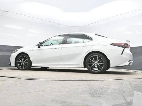 Used 2022 Toyota Camry SE image 29
