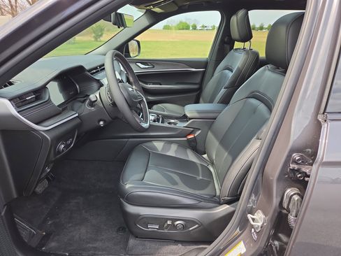 New 2026 Jeep Grand Cherokee L Limited AWD/4WD image 2