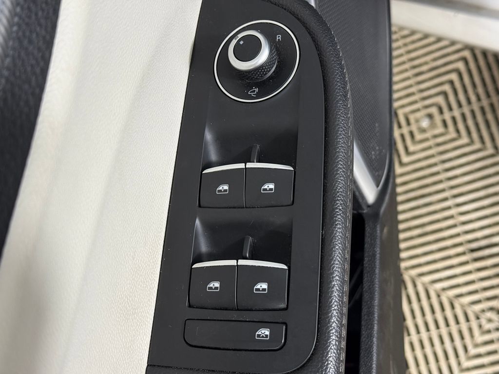 Used 2018 Alfa Romeo Giulia AWD image 35