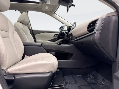 Used 2023 Nissan Rogue SV w/ SV Premium B Package image 16