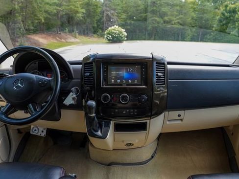 Used 2016 Mercedes-Benz Sprinter 2500 image 12