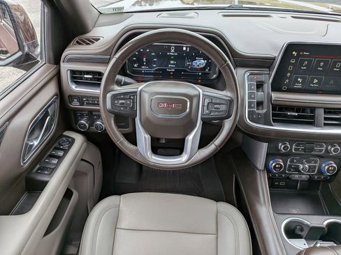 Used 2022 GMC Yukon XL SLT image 15
