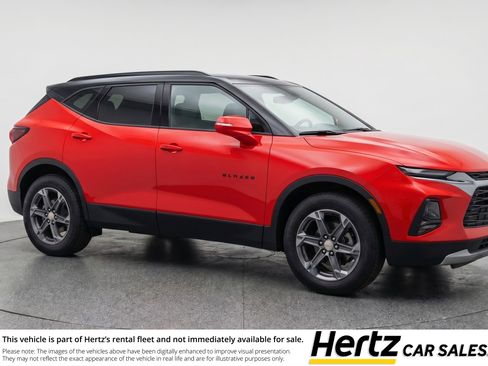 Used 2025 Chevrolet Blazer LT FWD image 1