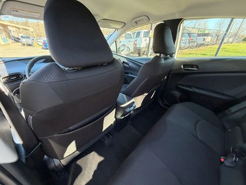 Used 2021 Toyota Prius LE image 17