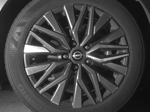 Used 2025 Nissan Altima 2.5 SV FWD image 13