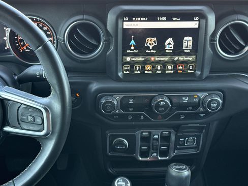 Used 2018 Jeep Wrangler Unlimited Sahara AWD/4WD image 29