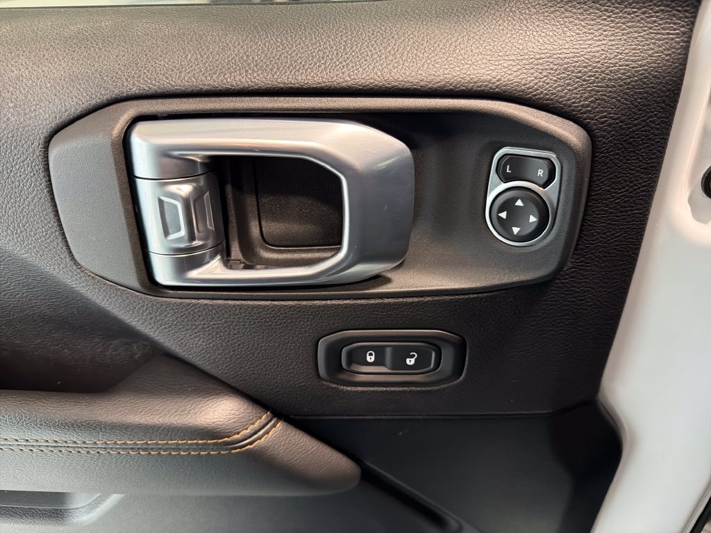 Used 2021 Jeep Gladiator Overland AWD/4WD image 16