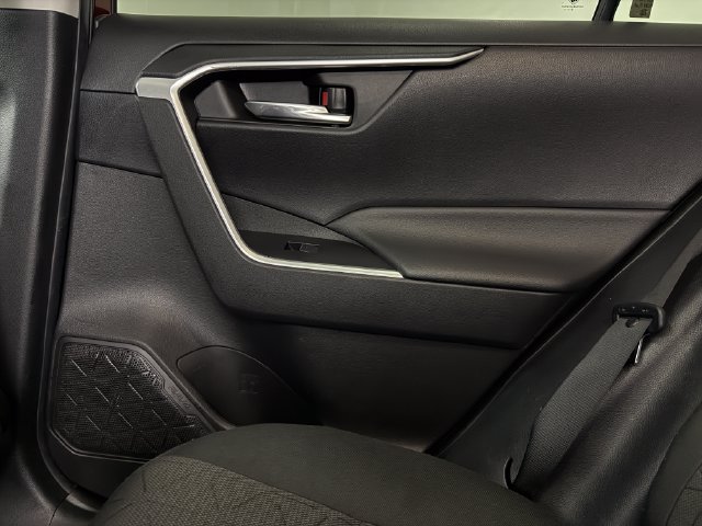 Used 2022 Toyota RAV4 XLE w/ Convenience Package FWD image 32