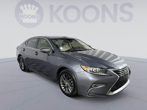 Used 2016 Lexus ES 350 w/ Luxury Package w/Wood Trim image 10