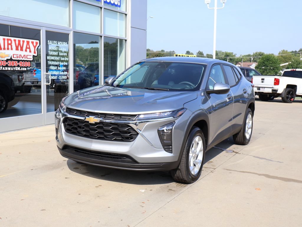 New 2026 Chevrolet Trax LS w/ LS Convenience Package FWD image 6