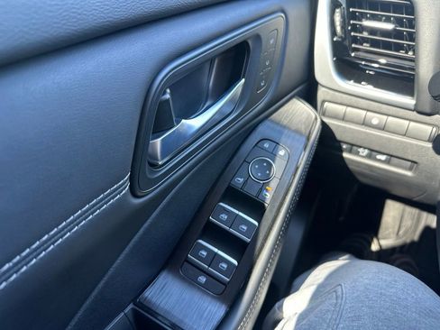 Used 2024 Nissan Rogue SL w/ SL Premium Package FWD image 10
