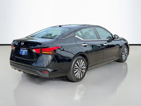 Used 2024 Nissan Altima 2.5 SV image 5