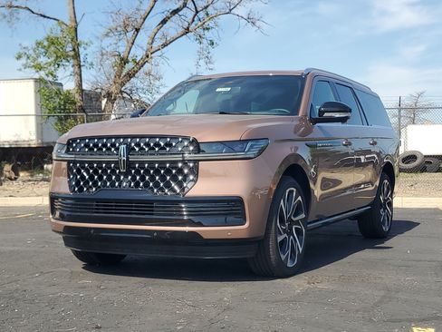New 2026 Lincoln Navigator L Black Label AWD/4WD image 2