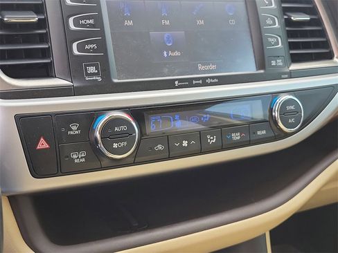 Used 2019 Toyota Highlander Limited Platinum image 31