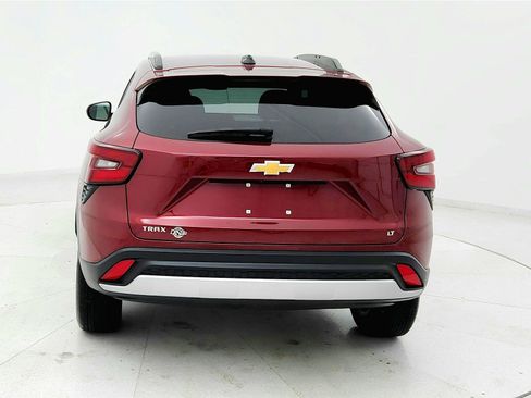 Used 2025 Chevrolet Trax LT w/ LT Convenience Package FWD image 4