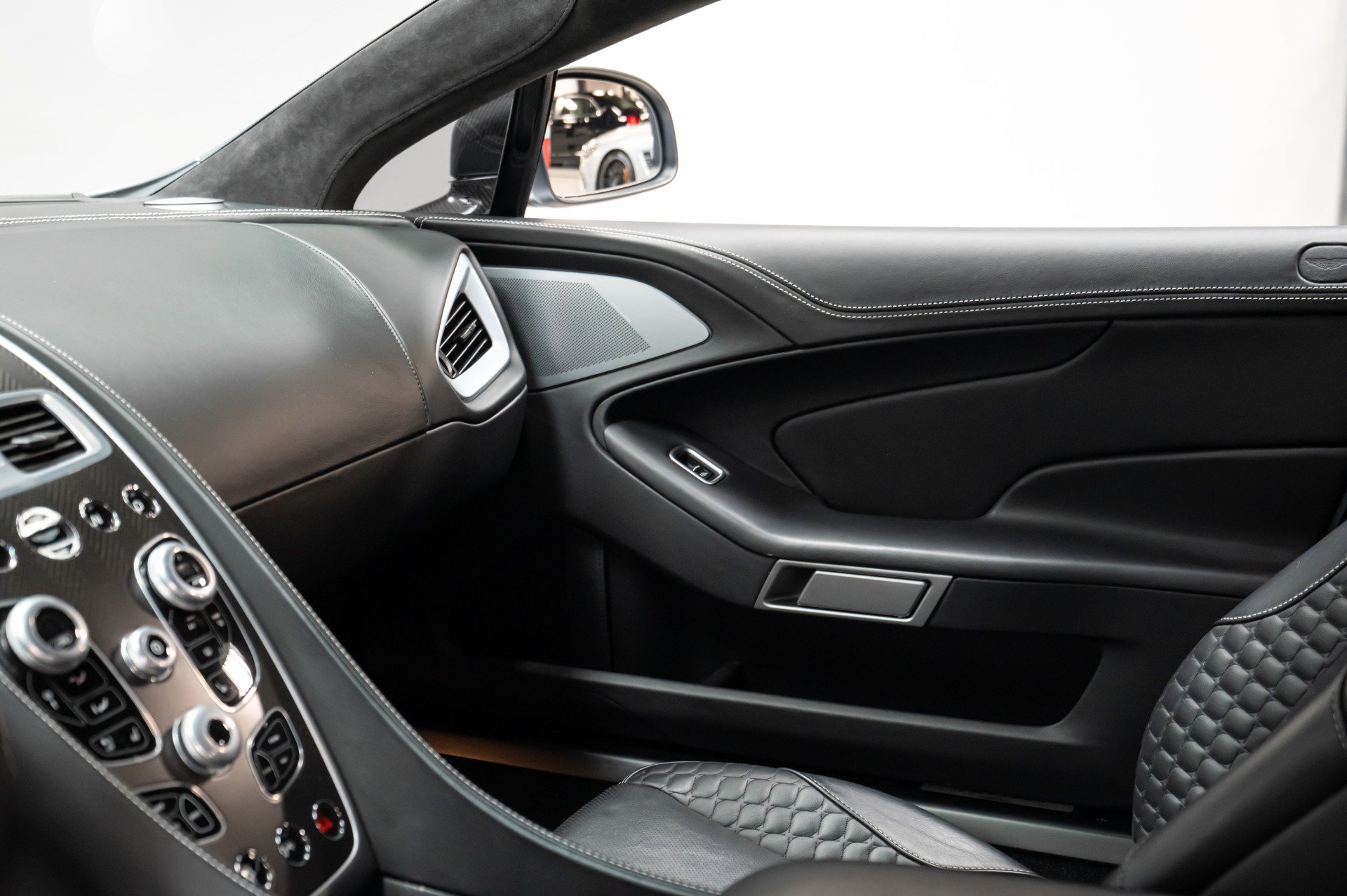 Used 2014 Aston Martin Vanquish Coupe RWD image 36