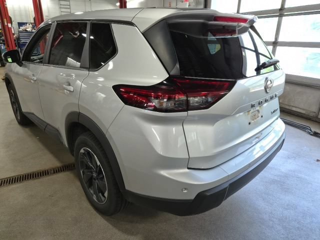 Used 2024 Nissan Rogue SV AWD/4WD image 6