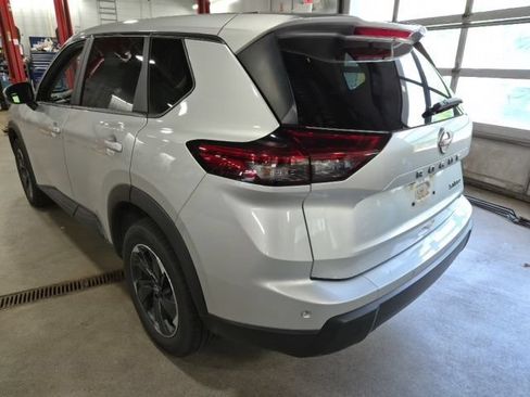 Used 2024 Nissan Rogue SV AWD/4WD image 6