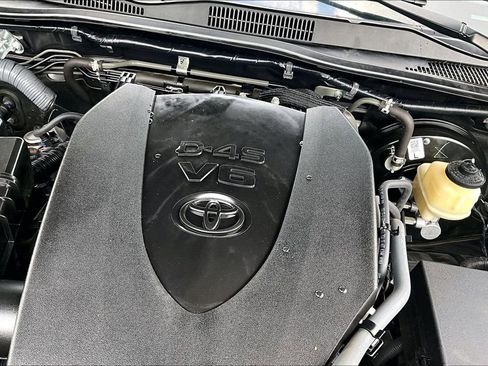 Used 2017 Toyota Tacoma SR5 image 31
