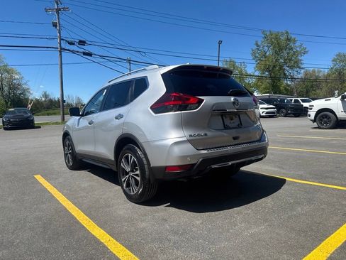 Used 2019 Nissan Rogue SV w/ Premium Package AWD/4WD image 6