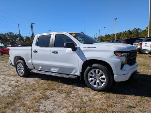 Used 2022 Chevrolet Silverado 1500 Custom RWD image 2
