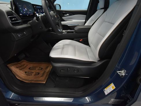Used 2026 Chevrolet Traverse High Country w/ LPO, Floor Liner Package FWD image 6