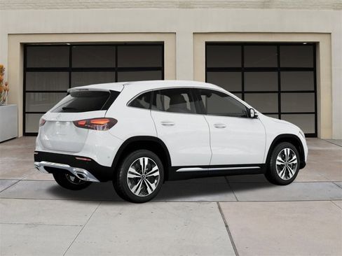 New 2025 Mercedes-Benz GLA 250 image 32