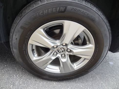 Used 2023 Toyota RAV4 XLE FWD image 33