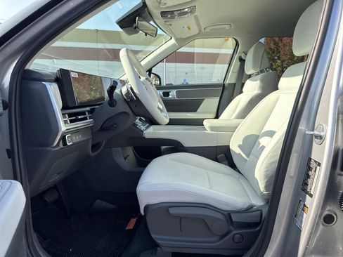 New 2026 Hyundai Santa Fe SE image 2