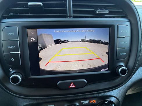 Used 2025 Kia Soul LX w/ LX Technology Package FWD image 22