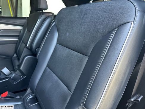 Certified 2025 Buick Enclave Preferred FWD image 22