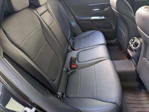 Used 2025 Mercedes-Benz GLC 300 image 19