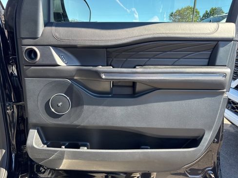 Used 2020 Ford Expedition Platinum image 31