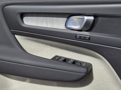 New 2026 Volvo XC40 B5 Plus w/ Protection Package Premier image 26