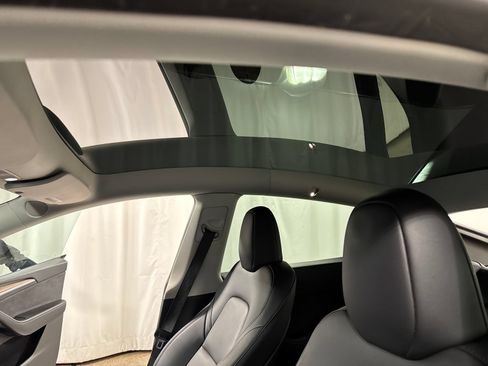 Used 2023 Tesla Model Y Long Range AWD/4WD image 23