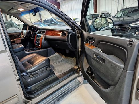 Used 2014 Chevrolet Suburban LT AWD/4WD image 30