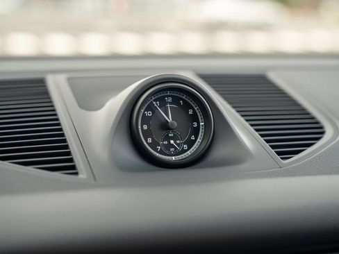 New 2026 Porsche Macan image 18