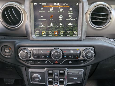 Certified 2022 Jeep Gladiator Willys image 33