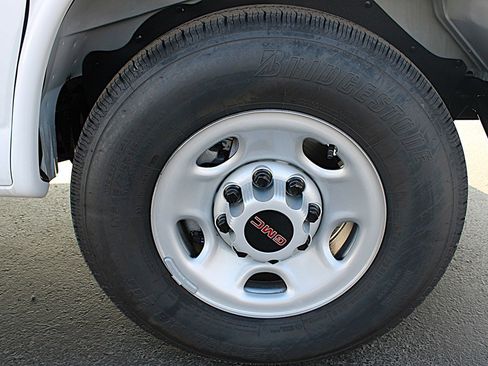 Used 2025 GMC Savana 2500 w/ Driver Convenience Package image 30