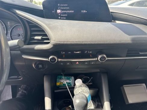 Used 2019 MAZDA MAZDA3 Sedan w/ Preferred Package FWD image 4