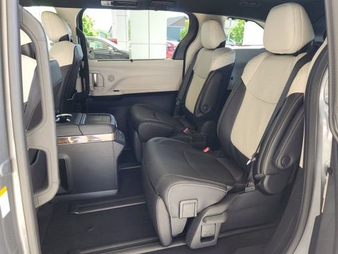 New 2026 Toyota Sienna Platinum AWD/4WD image 18