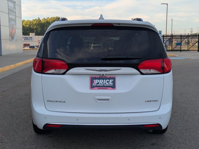 Used 2018 Chrysler Pacifica Limited FWD image 7